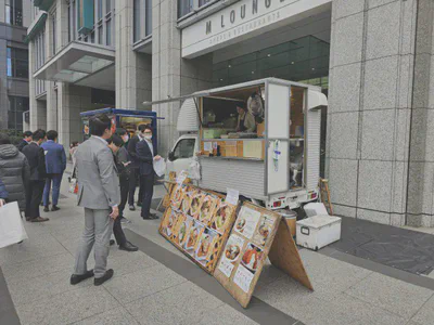 Food trucks at an office buildings near Tokyo Station during lunchtime.